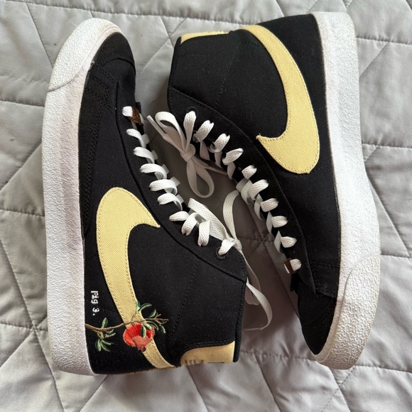 Nike Blazer Mid 77 Pomegranate - Picture 4 of 14